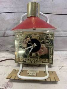 lot 3 image: Vintage Budweiser Clock Doesnt Light 12 Inch Tall