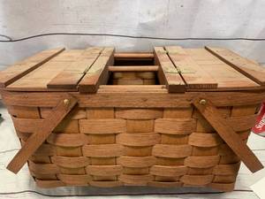 lot 11 image: Antique Custom Made Picnic Basket