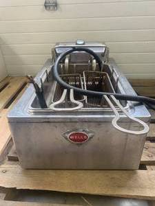 lot 68 image: Wells Countertop Deep Fryer