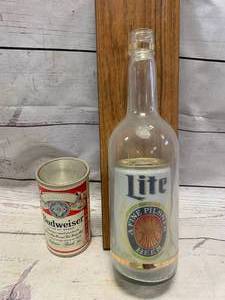 lot 92 image: Budweiser Radio & Miller Can in Bottle (Radio Untested)