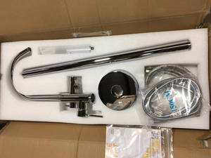 Akdy 1-Handle Freestanding Floor Mount Roman Tub Faucet Bathtub Filler with Hand Shower in Chrome not used