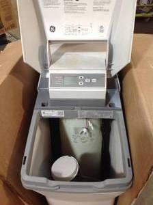 lot 35 image: GE 30,000 Grain Water Softener open box customer returns