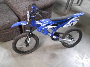 lot 50 image: Youth Size 16 Yamaha YZ450F Motobi...