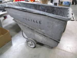 lot 51 image: Rubbermaid Heavy Duty Dump Cart 1 C...
