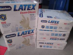 lot 70 image: 5 Boxes of Latex Exam Gloves One Si...