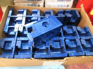 lot 79 image: Box lot of Heavy Duty Drive Blocks,...