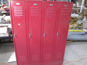 lot 90 image: Section of 4 School Style Lockers w...