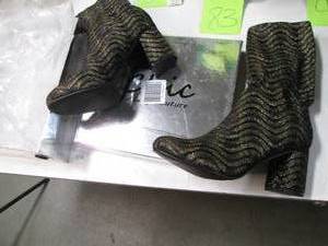 lot 106 image: Womens Dress shoes Size 9...