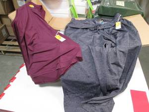 lot 136 image: Resellers Delight Box lot 21 Women...