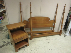 lot 813 image: DAVIS CABINET CO. BURNISHED CHERRY WOOD FULL-SIZE HEADBOARD, FOOTBOARD, NIGHT TABLE