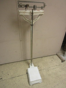lot 816 image: VINTAGE CONTINENTAL SCALE WORKS DOCTORS SCALE