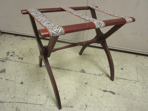 lot 817 image: VINTAGE WOOD LUGGAGE RACK