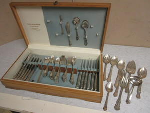 lot 826 image: VINTAGE REED & BARTON DRESDEN ROSE SILVER-PLATED FLATWARE, W WOOD CASE, 78 PIECES TOTAL