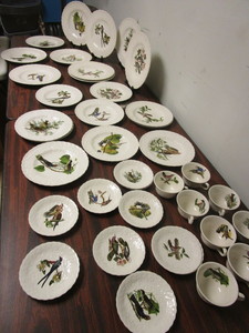 lot 828 image: ALFRED MEAKIN ENGLAND BIRDS OF AMERICA CHINA DINNERWARE, NATIONAL AUDOBON SOCIETY, 39 PCS. TOTAL
