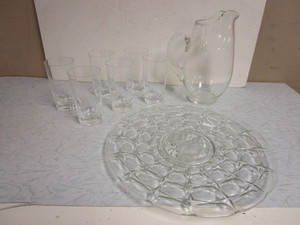 lot 829 image: CRYSTAL TUMBLER GLASSES, GLASS SERVING PLATTER, PITCHER