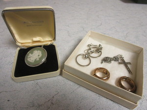 lot 837 image: WEDGEWOOD NECKLACE, MADE IN ENGLAND, OTHER FINE JEWELRY, EARRINGS, CROSS NECKLACE