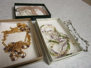 lot 838 image: NECKLACES, W HIGH-QUALITY REAL STONES AND GLASS BEADS