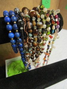 lot 841 image: NECKLACES, W EXQUISITE BEAD, STONE WORK