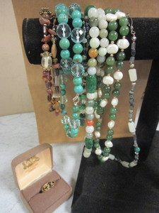 lot 842 image: NECKLACES, W HIGH-QUALITY STONES, BEADWORK, RING