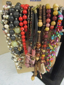 lot 844 image: NECKLACES, W HIGH-QUALITY STONES, BEADWORK