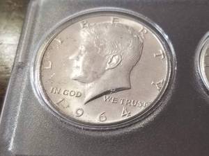 1964 US MINT SET 90% SILVER HALF QUARTER DIME IN PLASTIC