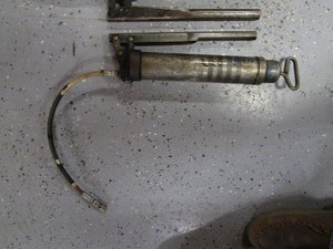 lot 38 image: Grease Guns & Suction Gun