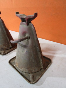 lot 108 image: Vintage 1950s Jack Stands