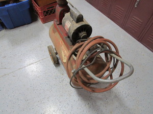 lot 50 image: Air Compressor