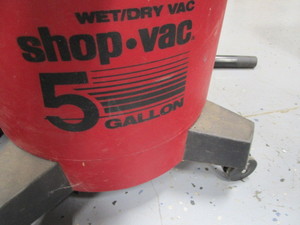 lot 162 image: (3) 5 gal Shop Vacs