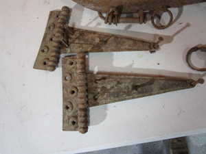 lot 179 image: Vintage Horse Hames, Bit, Hinges, Irons