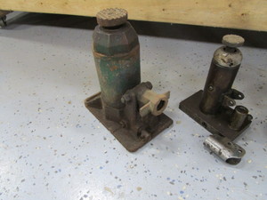 lot 188 image: Hydraulic Jacks (most need work)