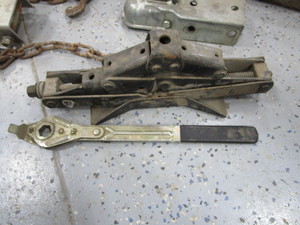 lot 192 image: Jacks & Trailer Couplers