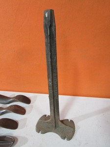 lot 207 image: Vintage Cobbler Tools