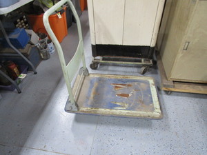lot 211 image: Shop Carts & Cabinets
