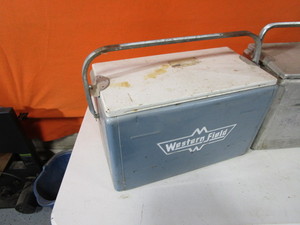 lot 218 image: Vintage Coolers