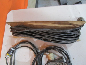 lot 132 image: Extension Chords