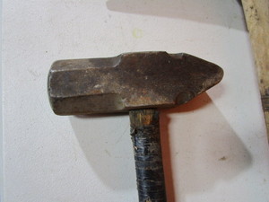 lot 140 image: Sledge Hammer & Pick Axe