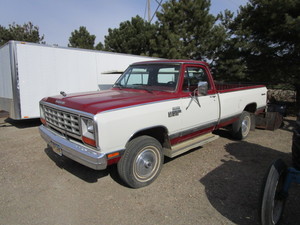 lot 1 image: 1983 Dodge 150 Royal SE 4X4 Pickup