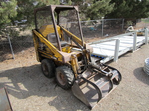 lot 2 image: Rounder L-700 Skid Steer