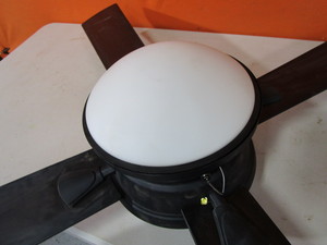 lot 28 image: Celling Fan & Light