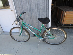 lot 240 image: 12 Speed Bike & Scooter