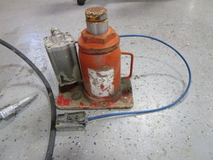 lot 15-A image: (2) Air Actuated Hydraulic Jacks (need work)