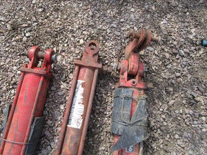 lot 15-D image: (3) Hydraulic Cylinders