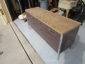 lot 5-D image: Desk