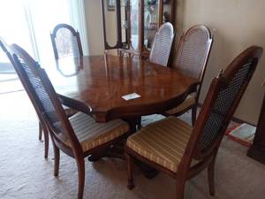 lot 21 image: Beautiful Vintage 1970s Wooden Dining Table W 2 Leaves & 6 Cane Backed Hickory Manufacturing Upholstered Chairs WTable Cover