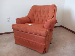 lot 19 image: 20 x 24 x 30 Antique 1926 Rust Jamestown Lounge Co. Arm Chair