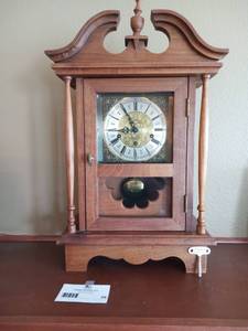 lot 29 image: Vintage 70s Amana Colonies Mechanical Wooden Clock