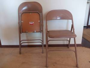 lot 47 image: Brown Folding Chairs