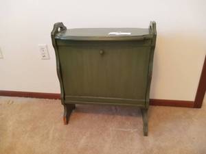 lot 44 image: Vintage Magazine RackSide Table
