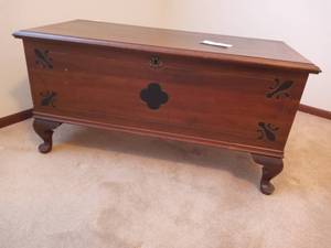 lot 30 image: 19 x 40.5 x 20 Vintage Cedar Wooden Chest